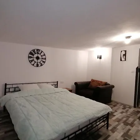 Robi Loft Apartament טארנאו